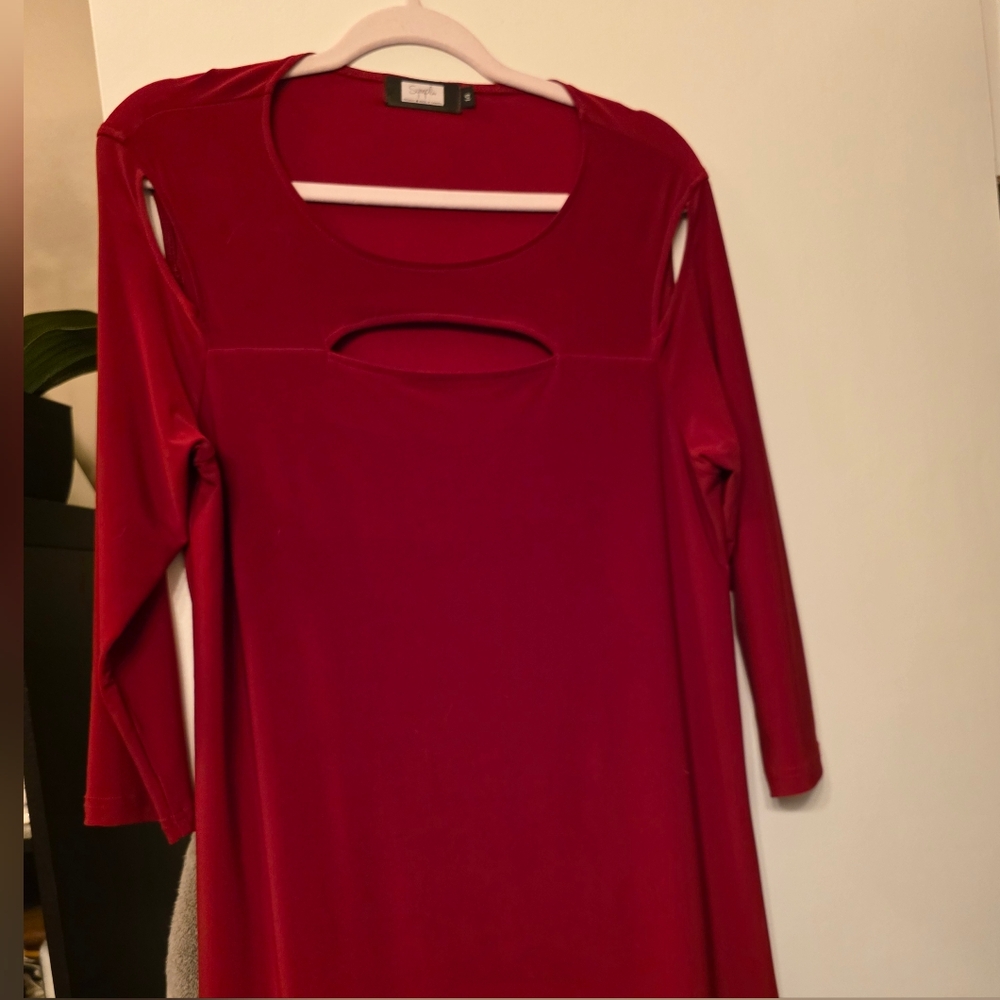 Sympli cut out top red Size 14